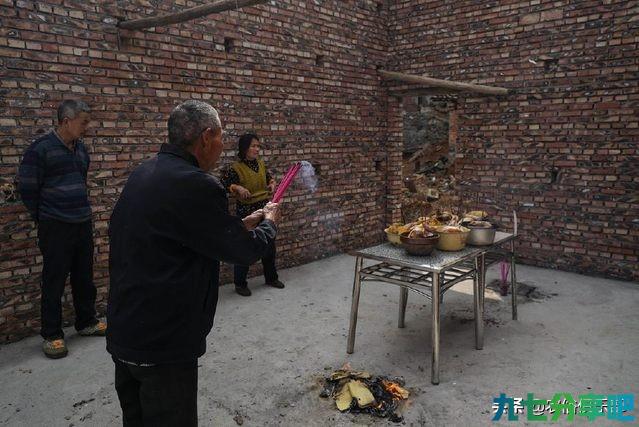 农村的祭祀习惯，人不吃的东西不能给逝者当祭品，尤其是这两种肉