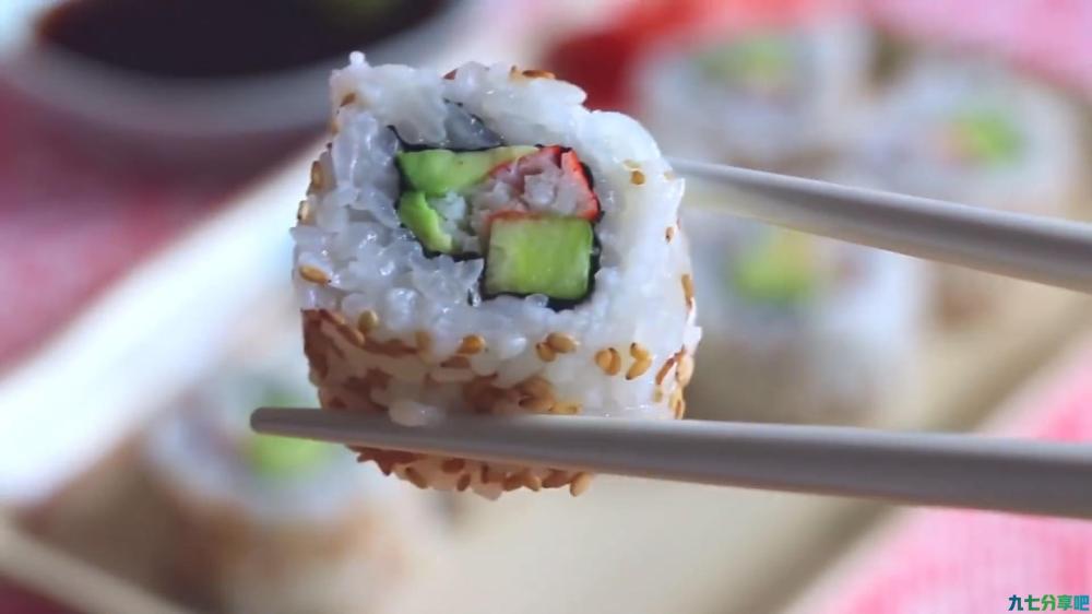 想吃寿司不用买，自己在家就能做，简单5步就能做出美味的寿司