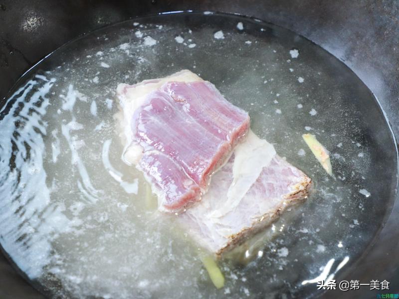 家常红烧肉怎么做才好吃？厨师长如此巧妙的做法，特别的入味