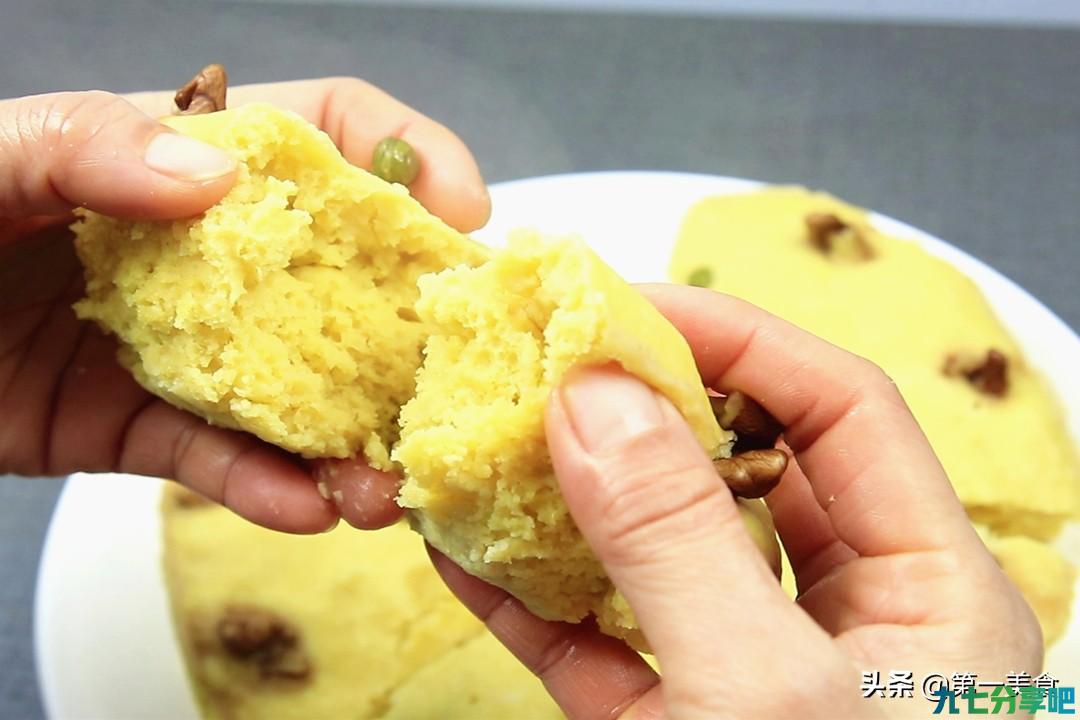 2个鸡蛋、1碗玉米面，教你做发糕！不用烤箱电饭锅，比蛋糕好吃