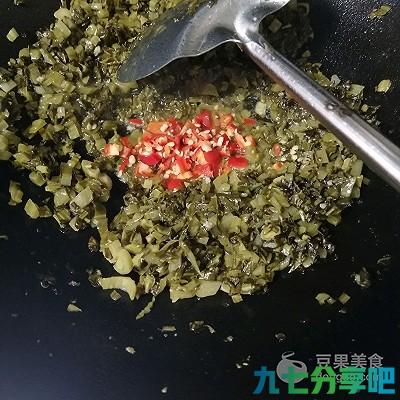 酸菜炒饭的做法