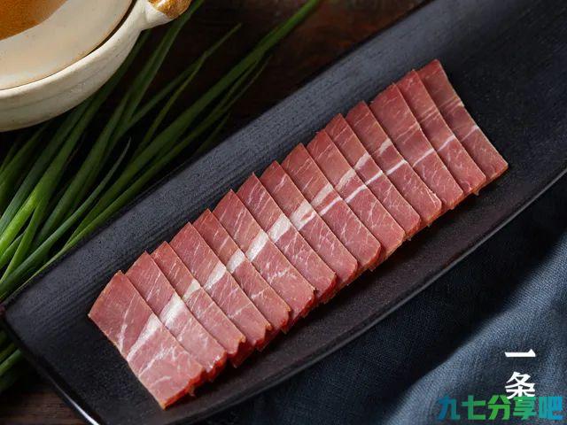 精选徽州火腿心，色泽油润、肉质紧实，清蒸、煲汤、炒菜都好吃