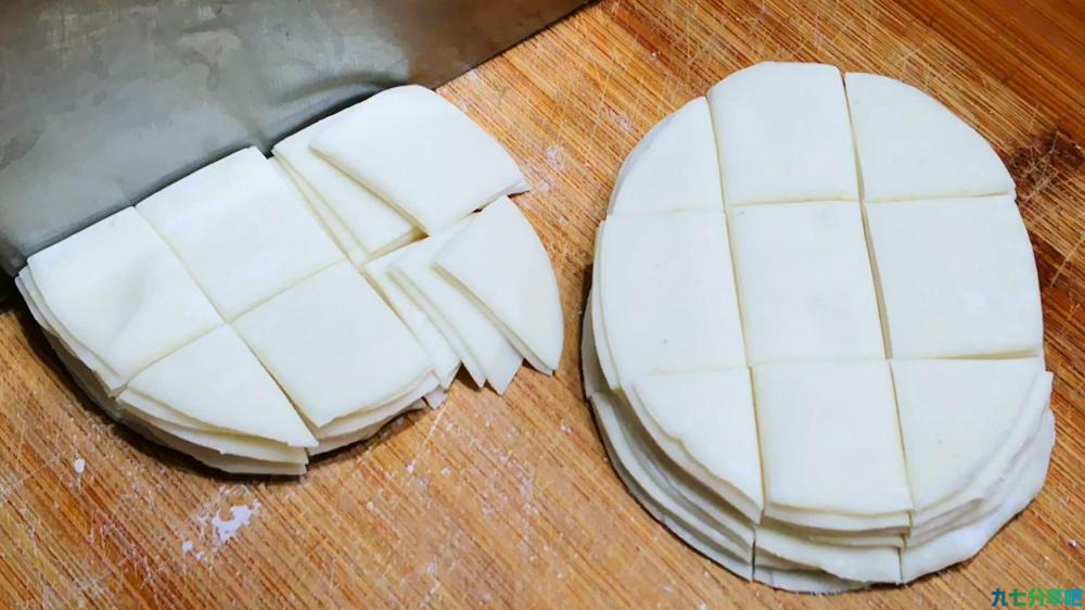 吃剩的饺子皮不要扔掉，3种做法瞬间变美食，操作简单，新手也会