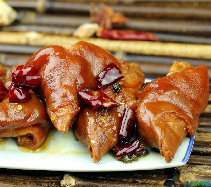 原味猪蹄配方，不油不腻，胶质丰富，香味扑鼻