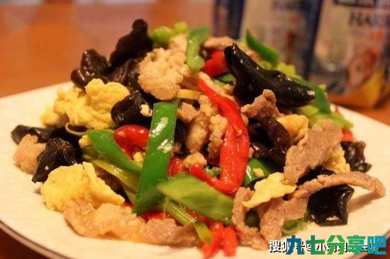 由鸡蛋木耳胡萝卜制作完成的名菜木须肉，家常快手，营养补血