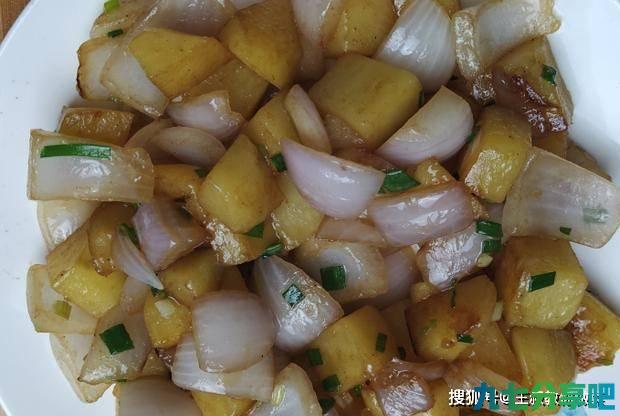孜然洋葱土豆块的家常做法，营养好吃，鲜香味美，不错的家常小炒