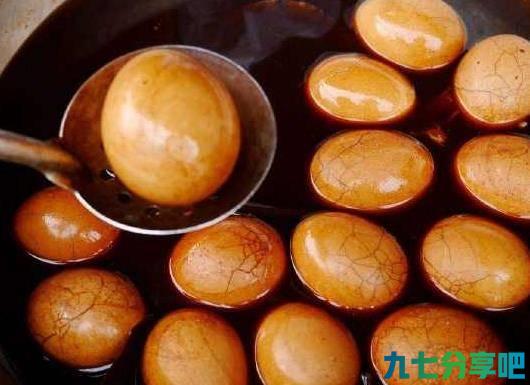 煮茶叶蛋一定要用红茶吗？煮茶叶蛋先放茶还是先放蛋