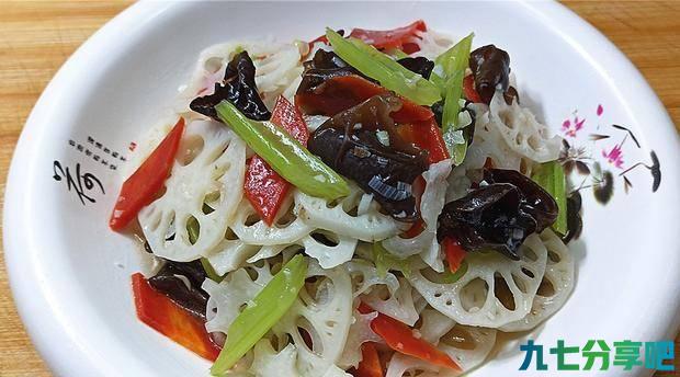 莲藕这样做来吃非常不错，成菜口感爽脆清香味美，上桌全家抢着吃