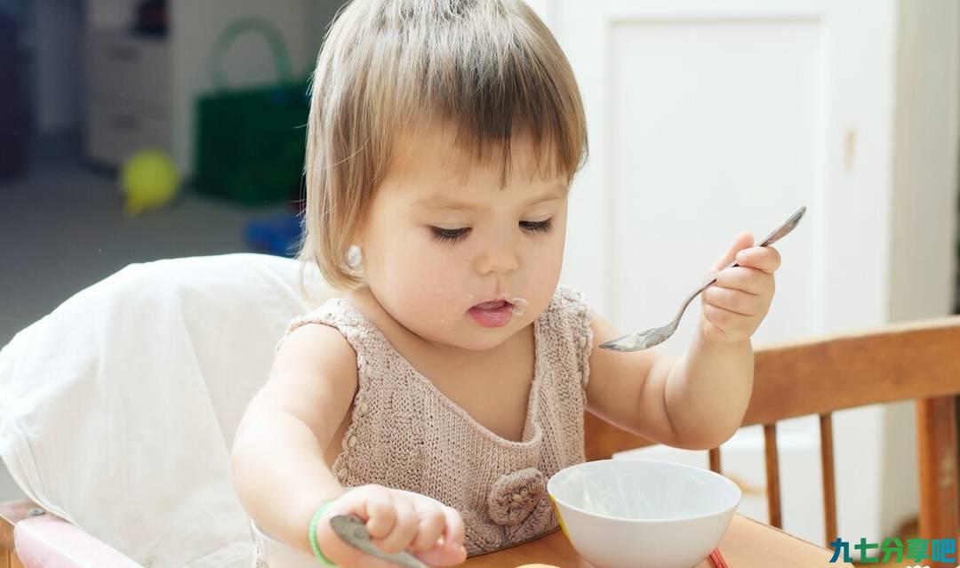 “什么时候戒奶”“能否吃调味品，吃粥还是吃饭”，必看辅食须知