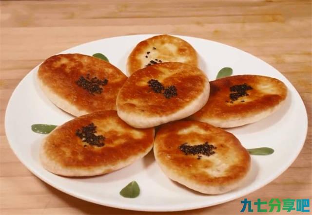 教你家庭版豆沙饼的做法，不用烤箱也酥脆，皮薄馅多吃不够