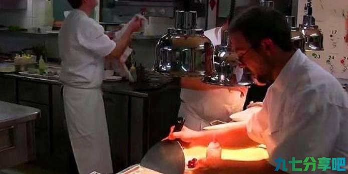中餐就用一种盐，为什么西餐用的盐五颜六色？技术不够，食盐来凑