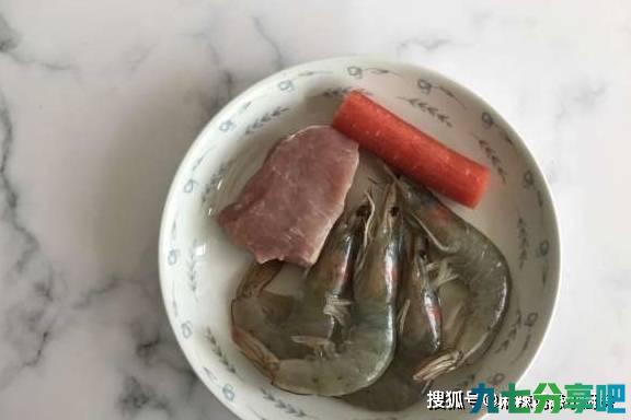 1岁宝宝辅食鲜虾火腿在家做，简单不用肠衣，优质蛋白营养丰富