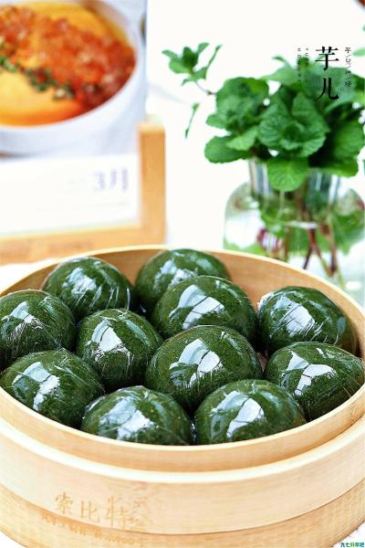 要想青团做得好，这两点要记牢，青团碧绿不变色，个个软糯不塌陷