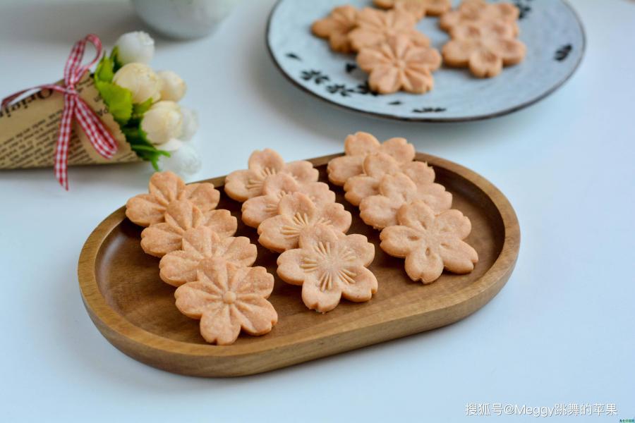充满春天气息的樱花饼干，好几种花型简单易做，入口即化真好吃