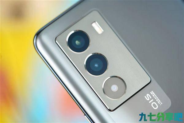 从3199元跌至2499元，12GB+256GB+独显芯片，66W闪充旗舰跌至新低