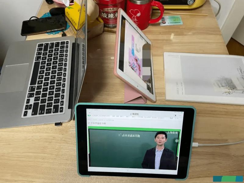 平板电脑这几年从之前的爱奇艺，变成了网课必备的学习工具