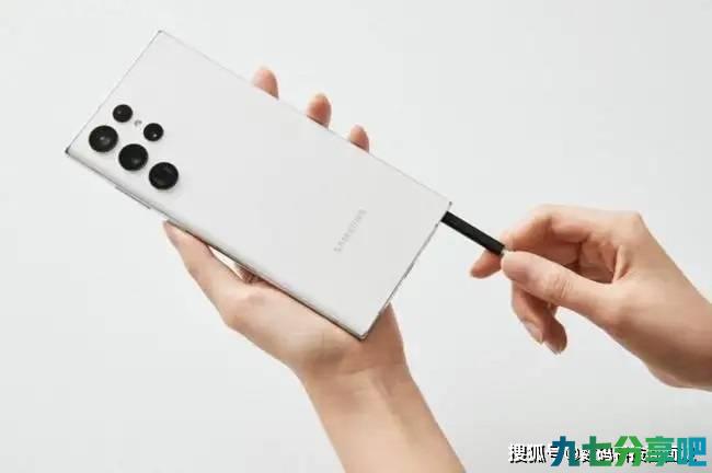 谁是真机皇？三星S22 Ultra对战iPhone 13 Pro Max