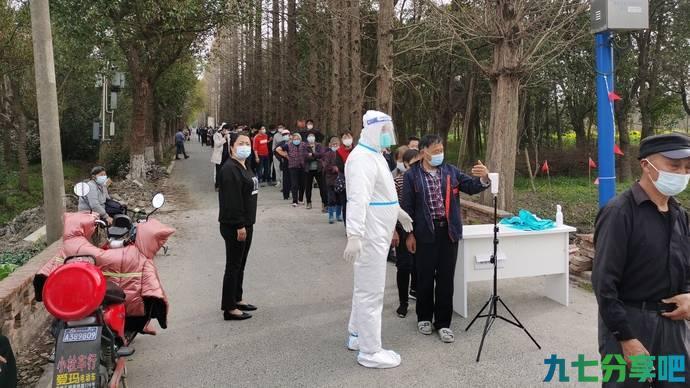 核酸采样码注册要手动填写？这个镇的能人编辑源代码，手动变自动效率大大提升