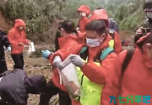 东航坠毁客机的一部黑匣子已找到