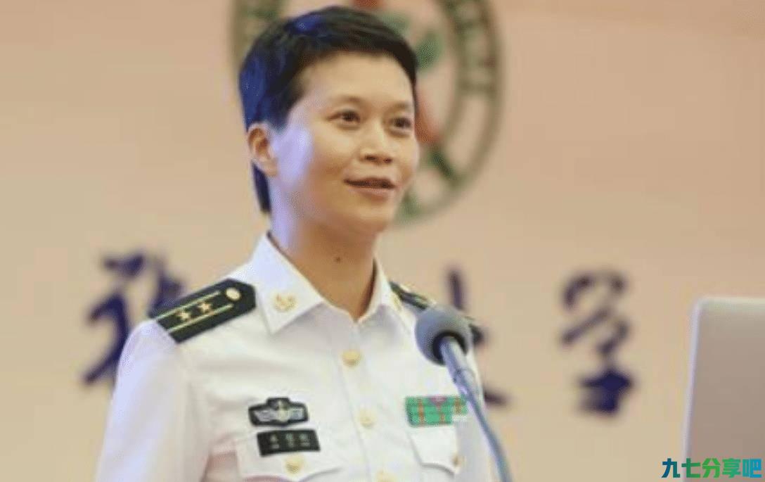 她拒绝华为百万年薪，34岁选择参军入伍，如今已是国家栋梁