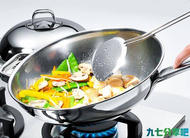 你家有这种锅吗？提醒：若你也有，劝你尽早扔掉