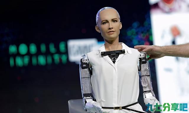 唯一一个拥有公民身份证机器人，曾说“我会摧毁人类”，现状如何 第3张